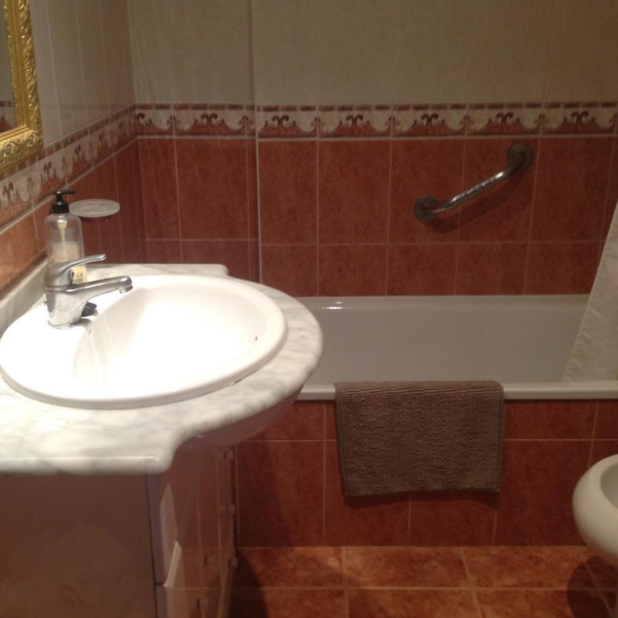 Pueblo Evita. Stunning Sea And Mountain Views, Close To Amneties. Lejlighed Benalmádena